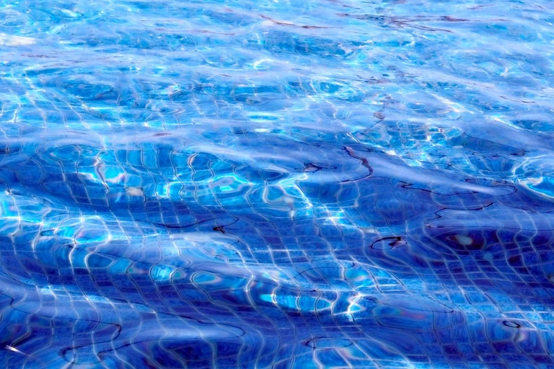 Les cas particuliers : piscines ovales et formes libres