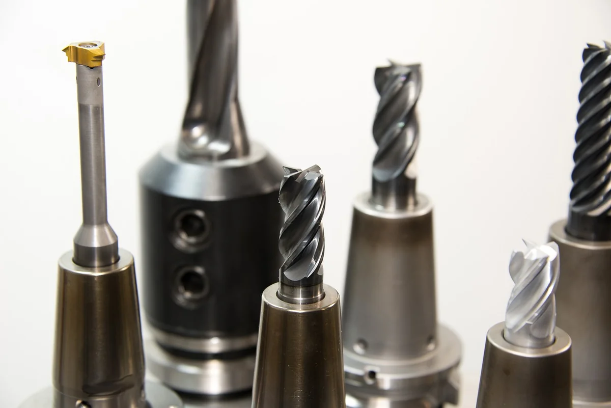 Créer son premier établi de bricolage à petit prix : guide complet 2026