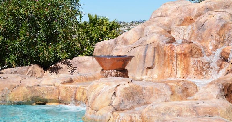 Camouflage piscine tubulaire : 7 idées pour la rendre invisible